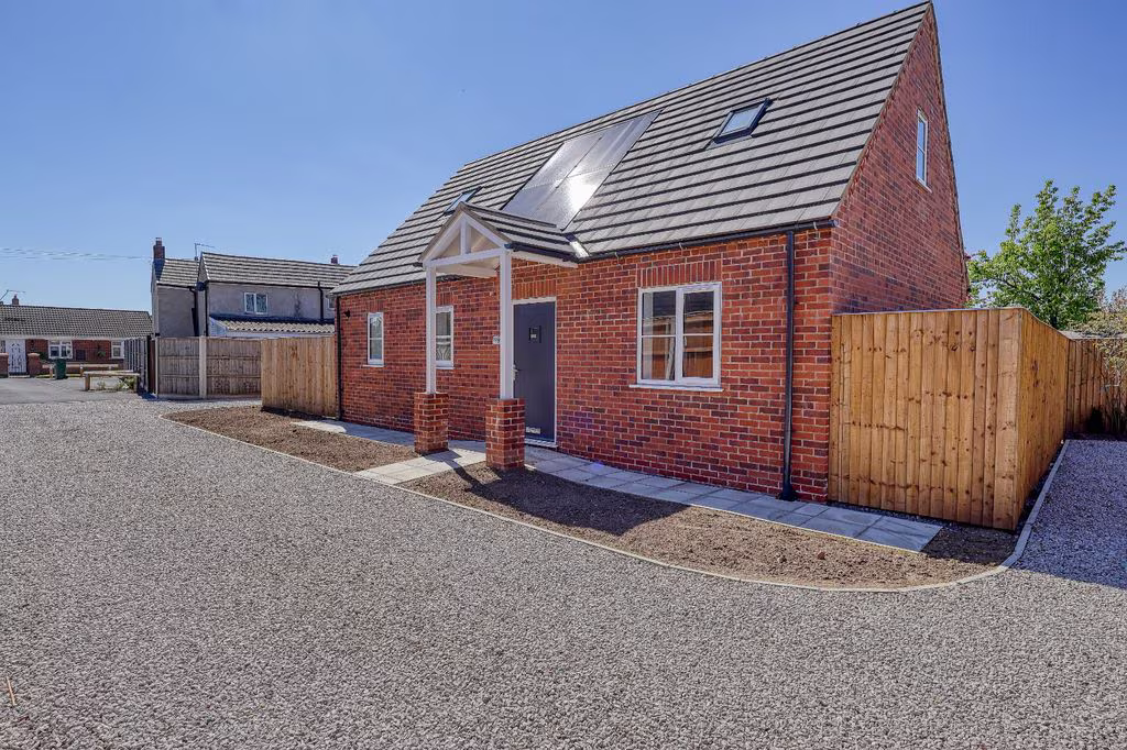 Low Cross Street, Crowle 